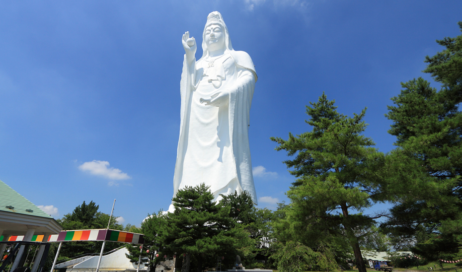 статуя богини каннон в японии. статуя богини каннон (сендай). сендай япония статуя. статуя богини милосердия каннон. статуя богини милосердия каннон япония.