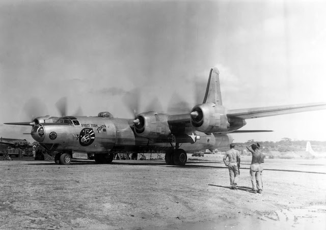 B-32 worldwartwo.filminspector.com