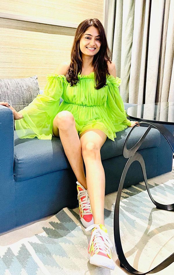 Rashmi Gupta short dress indian tv actress