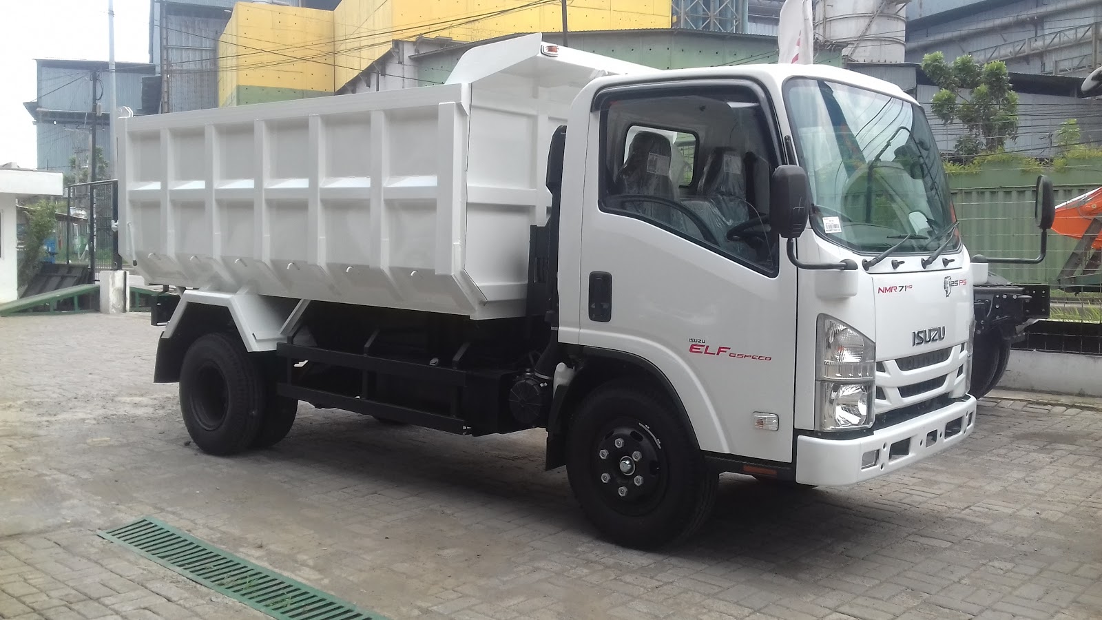 Truk Isuzu Elf Terbaru Harga Promo Isuzu 2020 Elf Nlr 55 Nmr 71 Giga Microbus Bekasi Jakarta Dp Murah