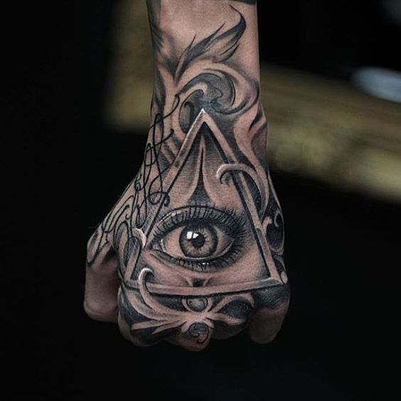 25 Tatuagens na Mão Masculina Incríveis