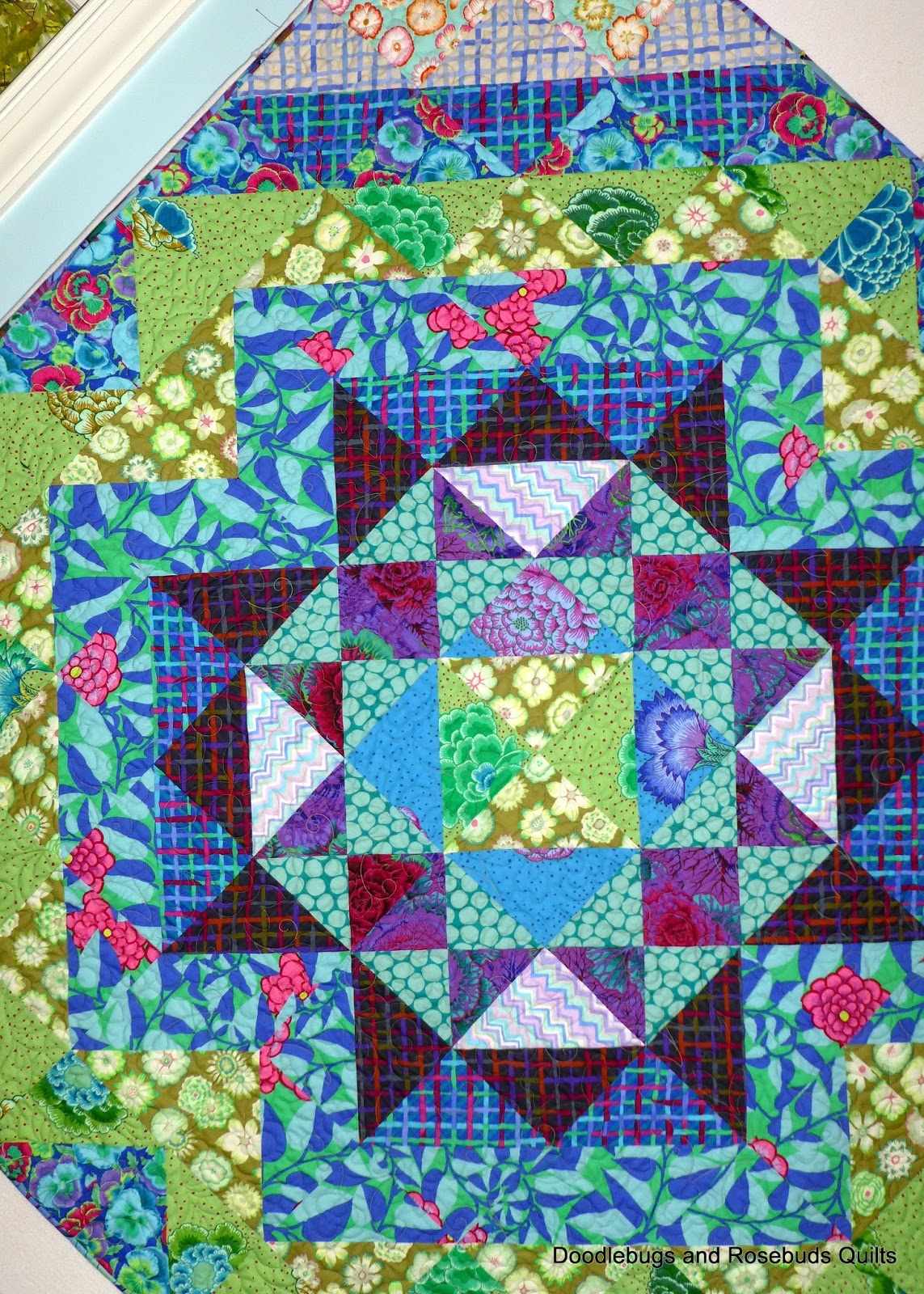 Doodlebugs and Rosebuds Quilts Hedge Maze Finished