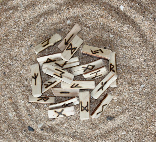 The Norse Mythology Blog | norsemyth.org: Odin & the Runes, Part Three ...