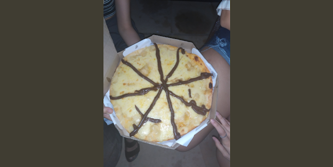 Quando você pede uma pizza de chocolate