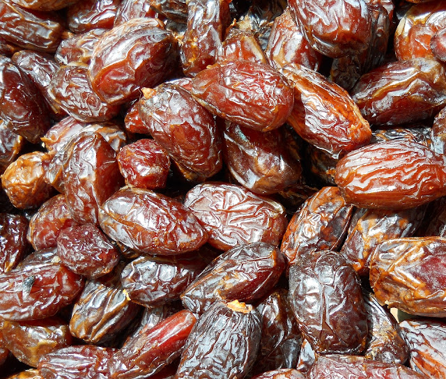 health benefits of eating dates, eating dates benefits, khajur khane ke fayde, khajur ke fayde