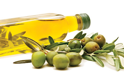 Dùng dầu oliu dưỡng da ban đêm có tốt không?