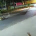 Vídeo: Após perseguição, moto bate em carro e passageiro é arremessado a 15 metros