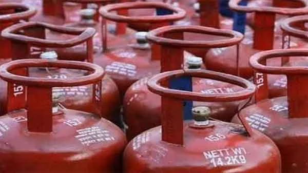 News, National, India, New Delhi, Finance, Business, Commercial LPG cylinder price hiked by Rs 17 per cylinder