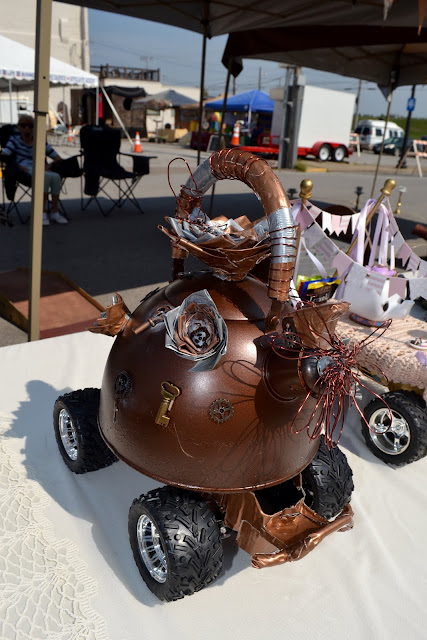 Over the Crescent Moon: Featured Teapot Racer: Gerard the Garden Butler