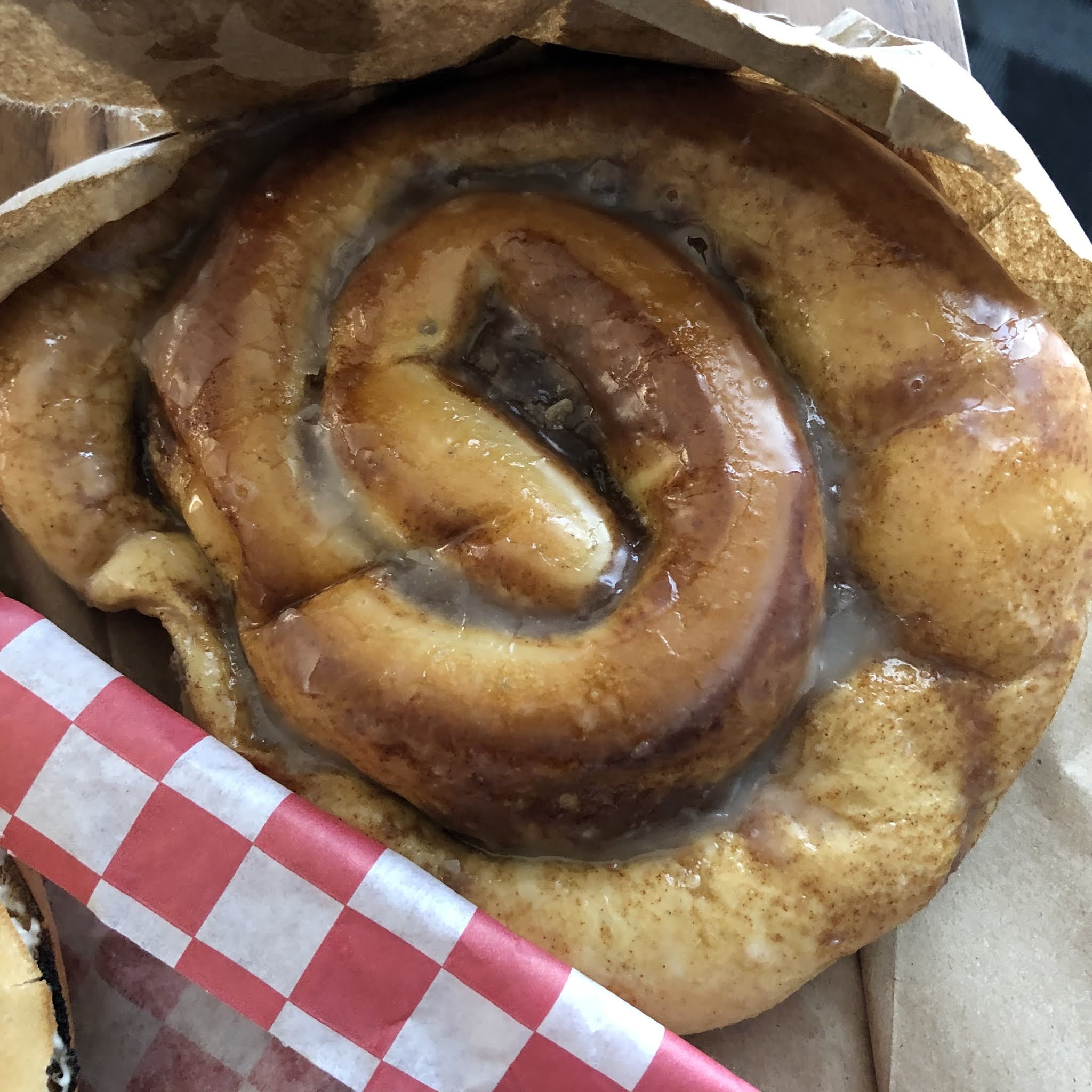 フード＆ワインの日々 レイクタホ グルメ：ドーナツショップの朝食 Glazed and Confused Tahoe Donut（グレイズド