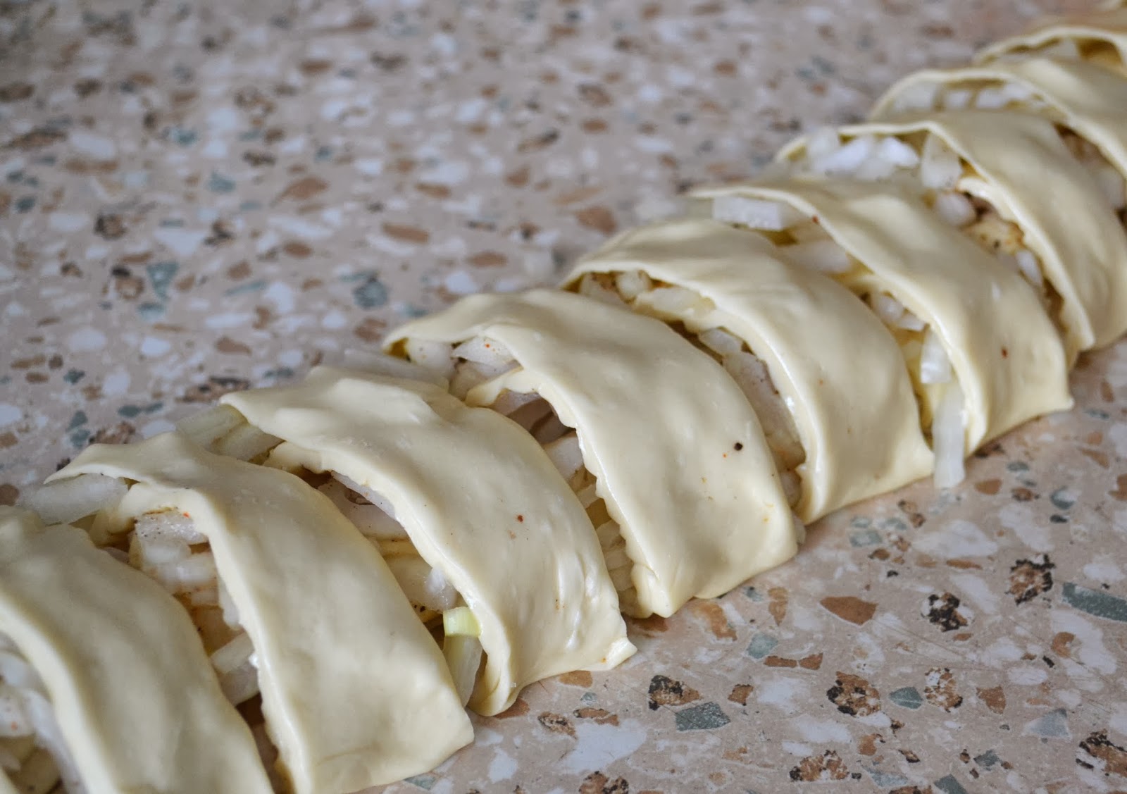 Луковый рулет