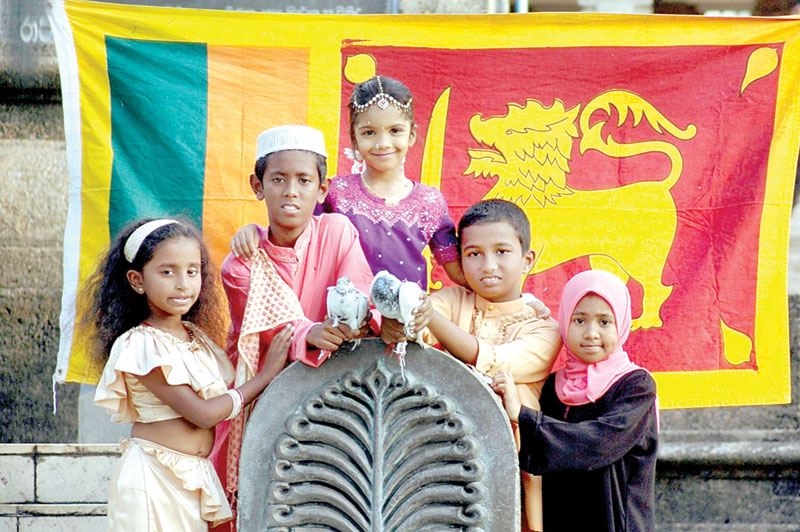 Малайзия индия счет. Мультикультурализм. "Jews Sri Lanka". Multiculturalism photo Chinese. Morranos Jews in Sri Lanka.