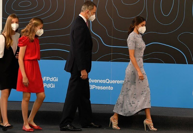 Queen Letizia wore grey dress from Nina Ricci. King Felipe, Crown Princess Leonor and Infanta Sofía