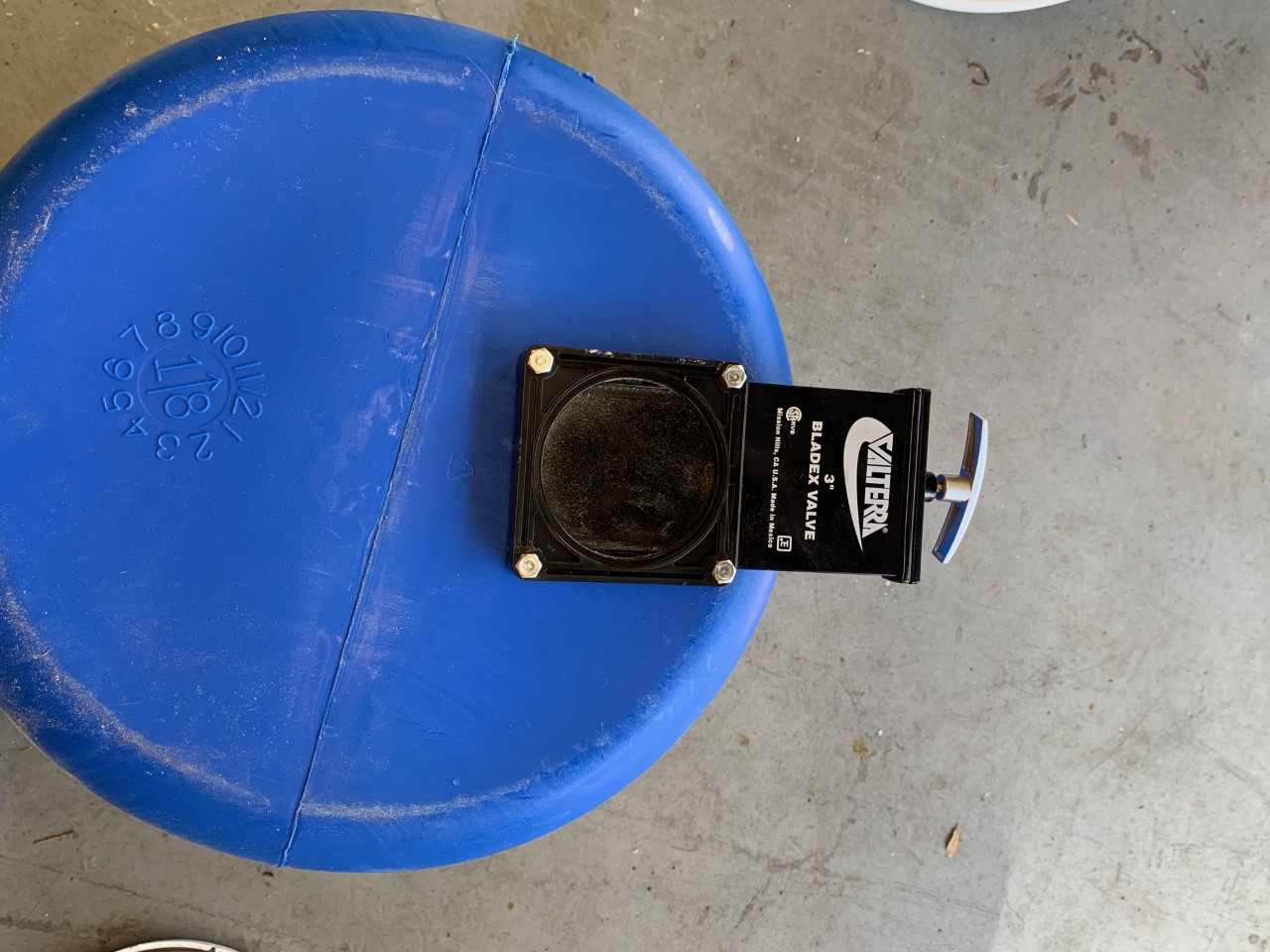 Rodent Proof Air tight Livestock Chicken Pet Feed Storage Bin and Dispenser