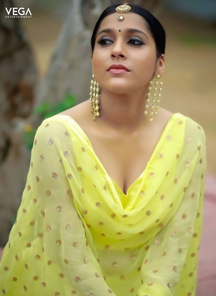 Best TV Thighs Telugu Anchor Rashmi Gautam Hot Stills Showtainment