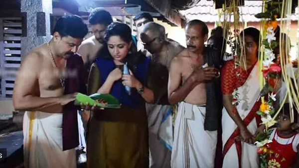  Dileep and Kavya Madhavan visit Avanamcode Saraswathi temple, Kochi, News, Cinema, Actor, Actress, Kavya Madhavan, Dileep, Temple, Visit, Video, Entertainment, Kerala