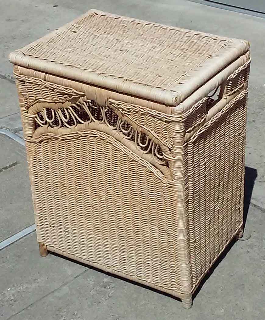 UHURU FURNITURE & COLLECTIBLES SOLD Wicker Hamper with Lid 20