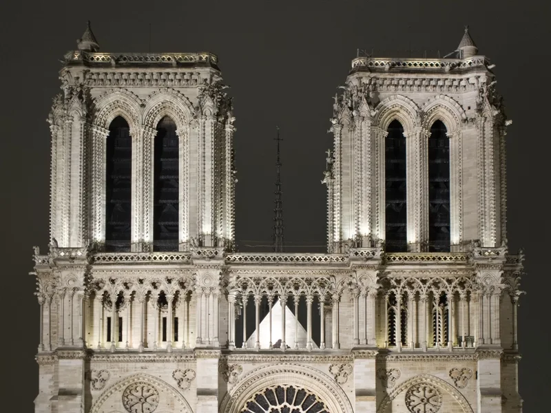 La cattedrale Notre-Dame de Paris 1163-1345 | Mille anni di storia