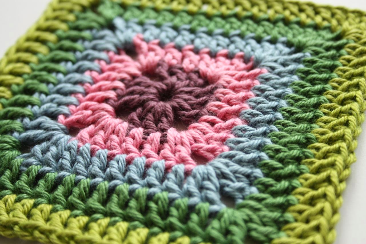 How to Crochet a Solid Granny Square 