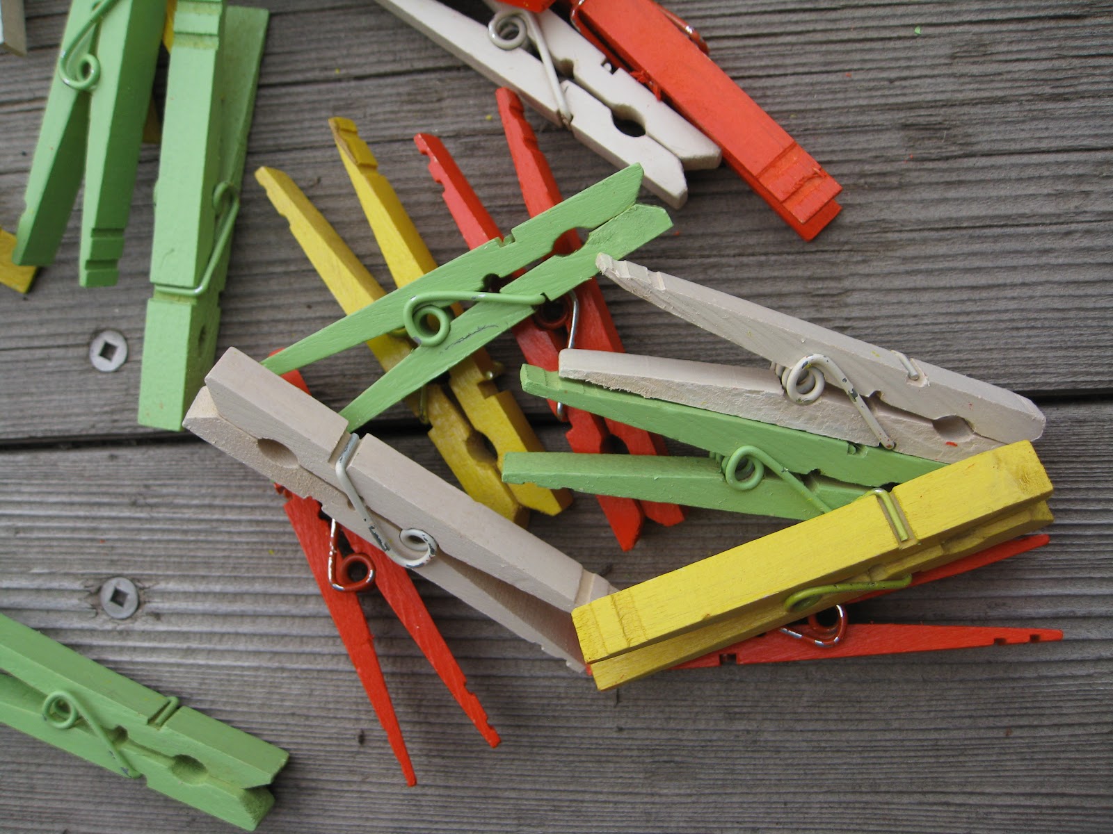 Holy Craft!! Spray Painted Clothes Pins