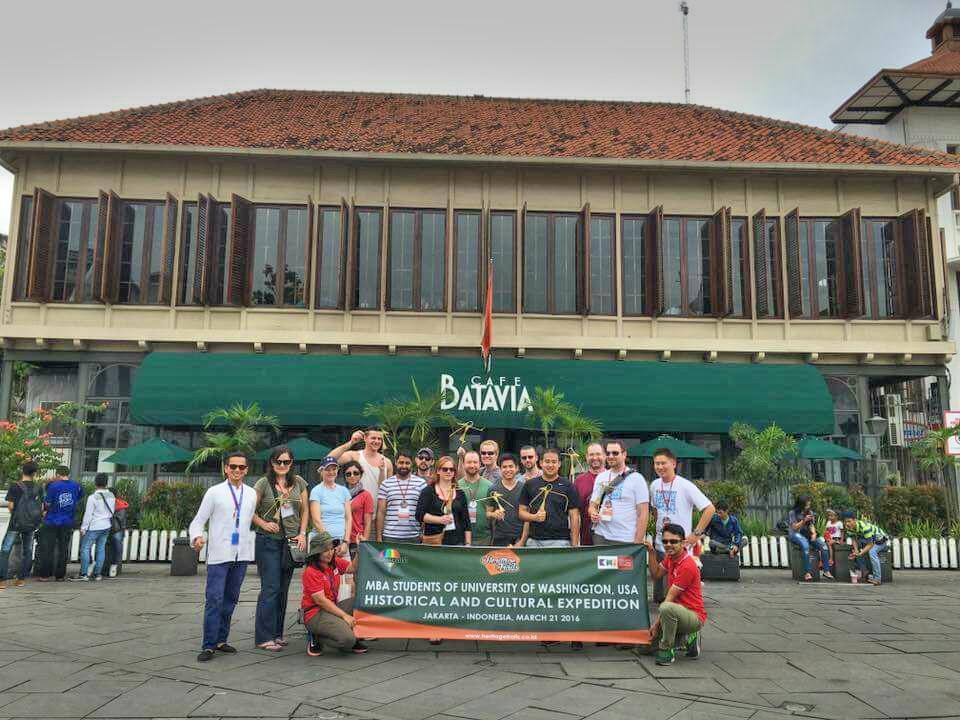Traveler Modis Mau Jadi Tourist Guide