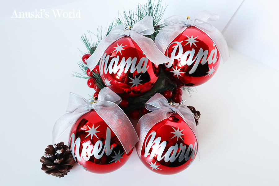Bolas de Navidad con nombre en rojo y plata
