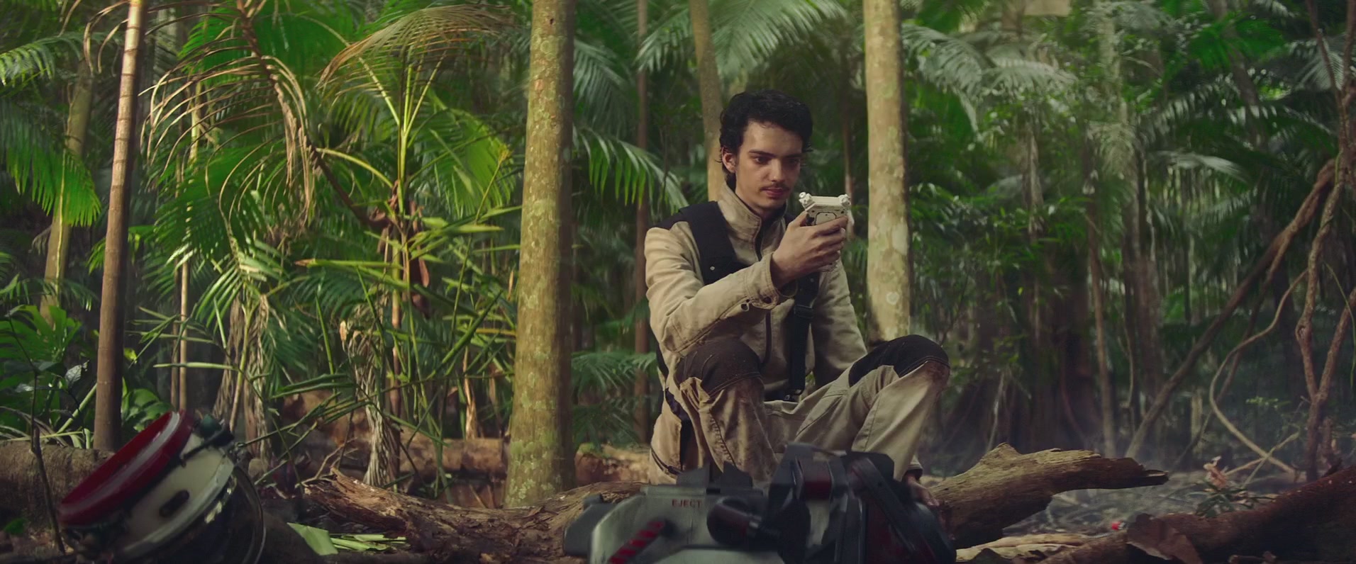 WHERE TO WATCH CATWOMAN: HUNTED STREAMING