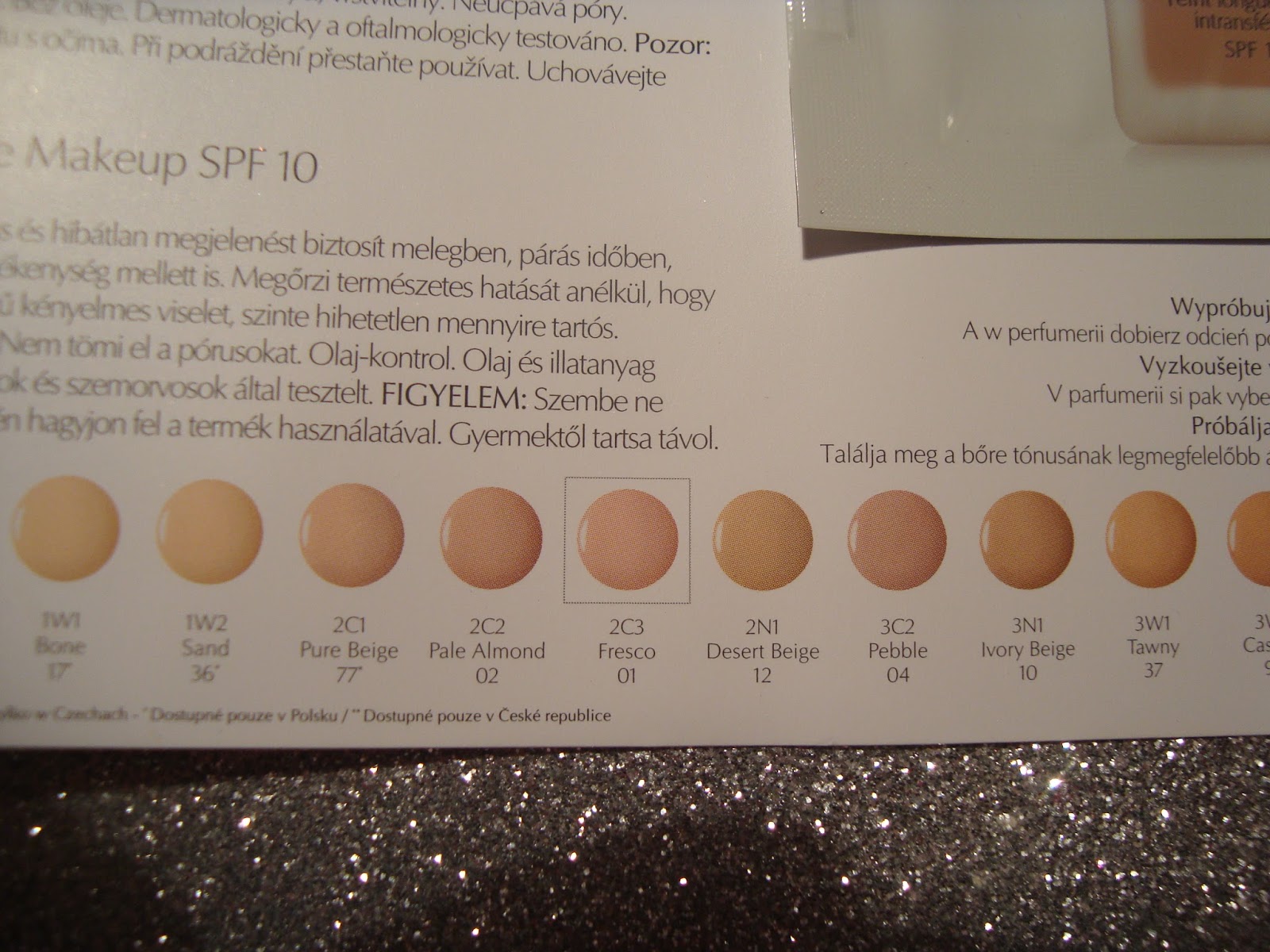 Nails tale : Seria podkładowa. Estee Lauder Double Wear