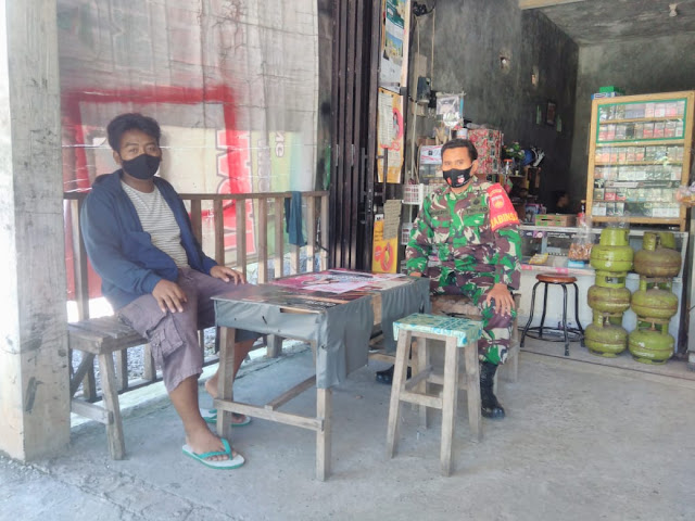 Babinsa Wonorejo Ingatkan Warga Agar Selalu Menjaga Kebersihan Lingkungan