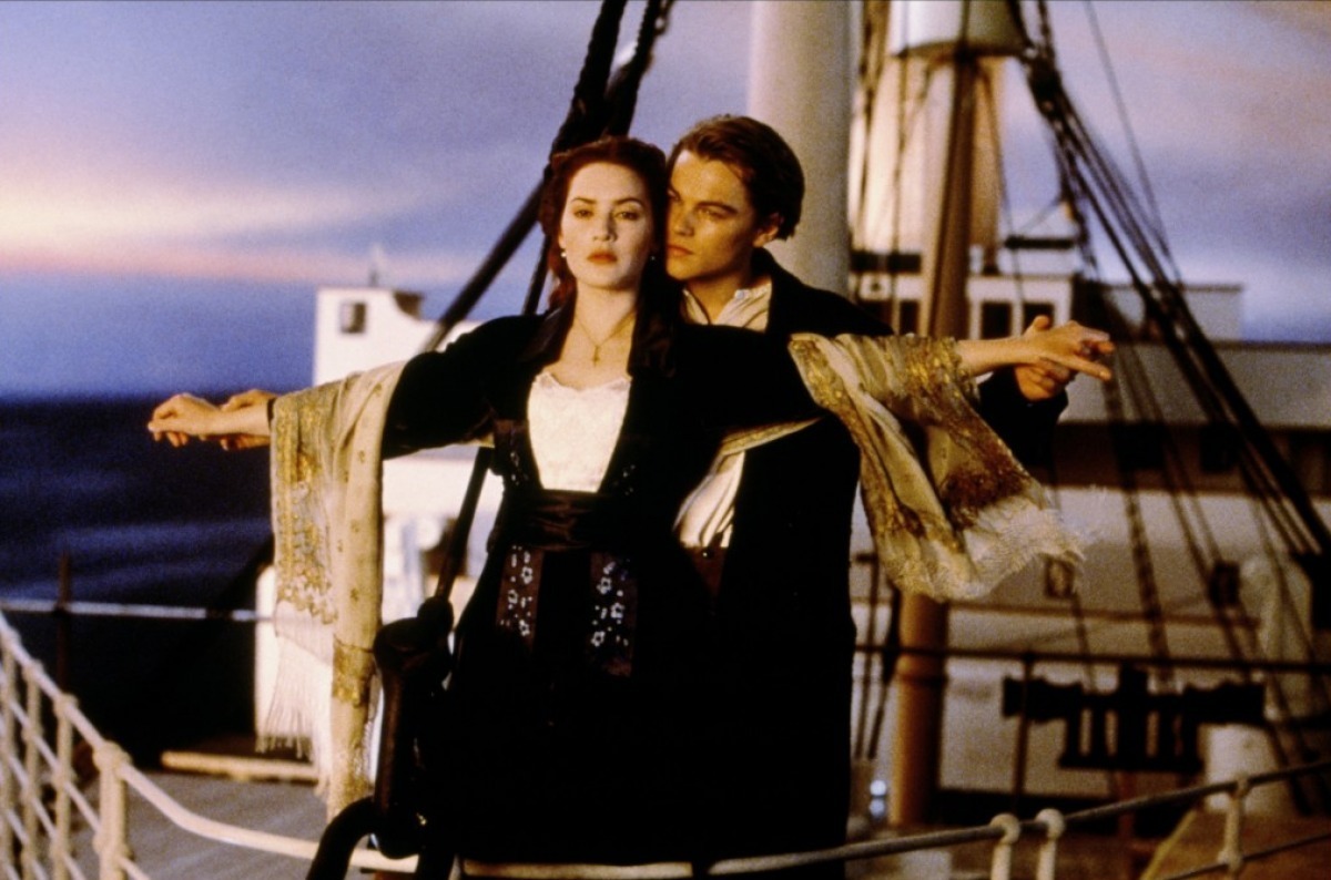 http://1.bp.blogspot.com/-xpxwKO1yO3g/T4hztoTQ-VI/AAAAAAAABHc/5_hDCURgcyg/s1600/Titanic-Kate-Winslet-Leonardo-diCaprio-1997.jpg