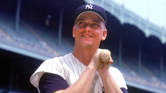 Roger Maris looks over the plaque that will go on the wall in
