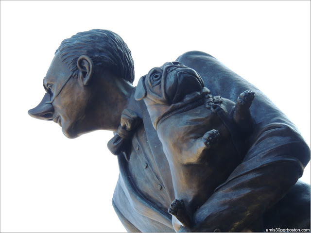 Escultura "The Two Snobs": “The English Pug”