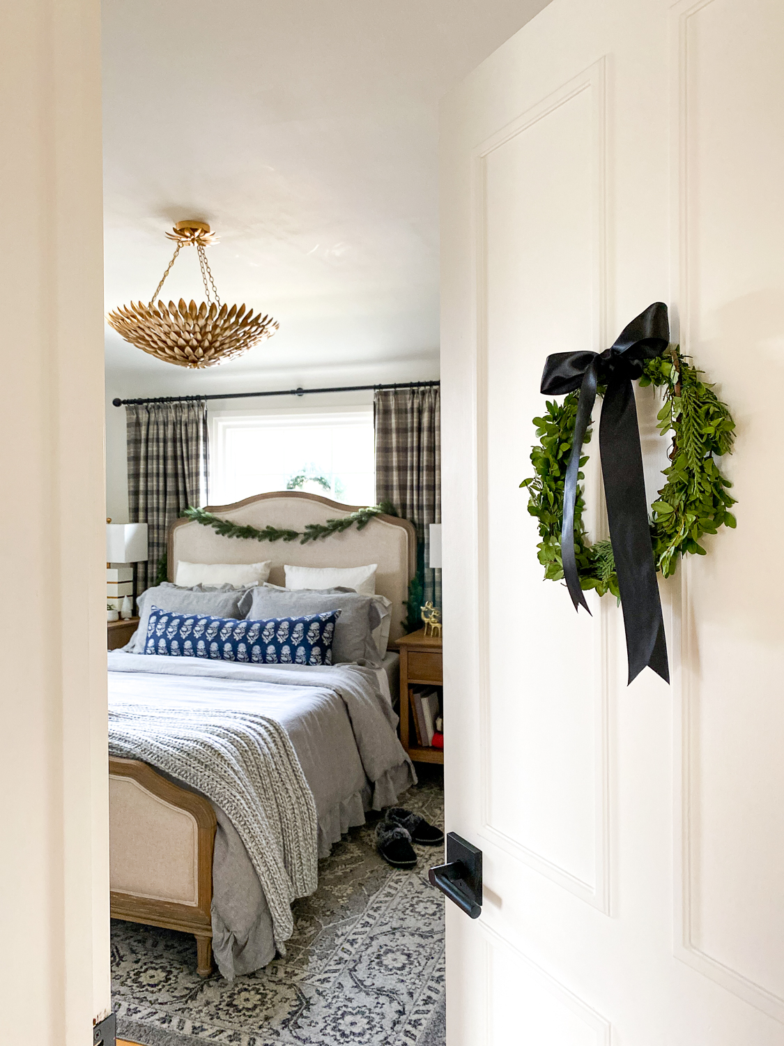 christmas bedroom decor, bedroom christmas decorations, christmas bedroom ideas