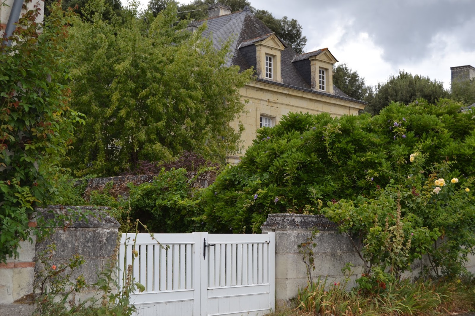 Le Thoureil L'église, le village.