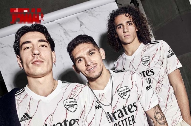 Mẫu áo đấu sân khách màu trắng