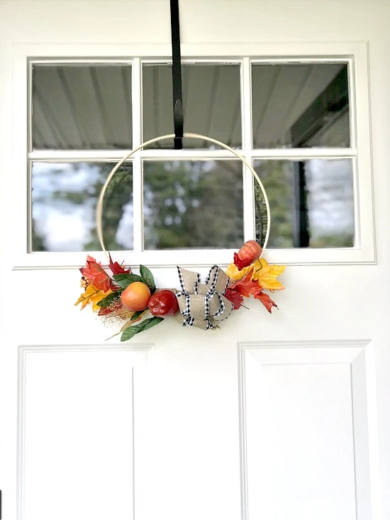 DIY Easy Hoop Wreath for the Front Door in the Fall