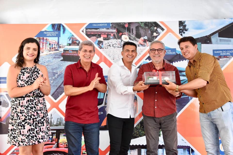 Prefeitura de Guajeru e deputados fazem entrega de obras para a população do município Prefeitura de Guajeru e deputados fazem entrega de obras para a população do município