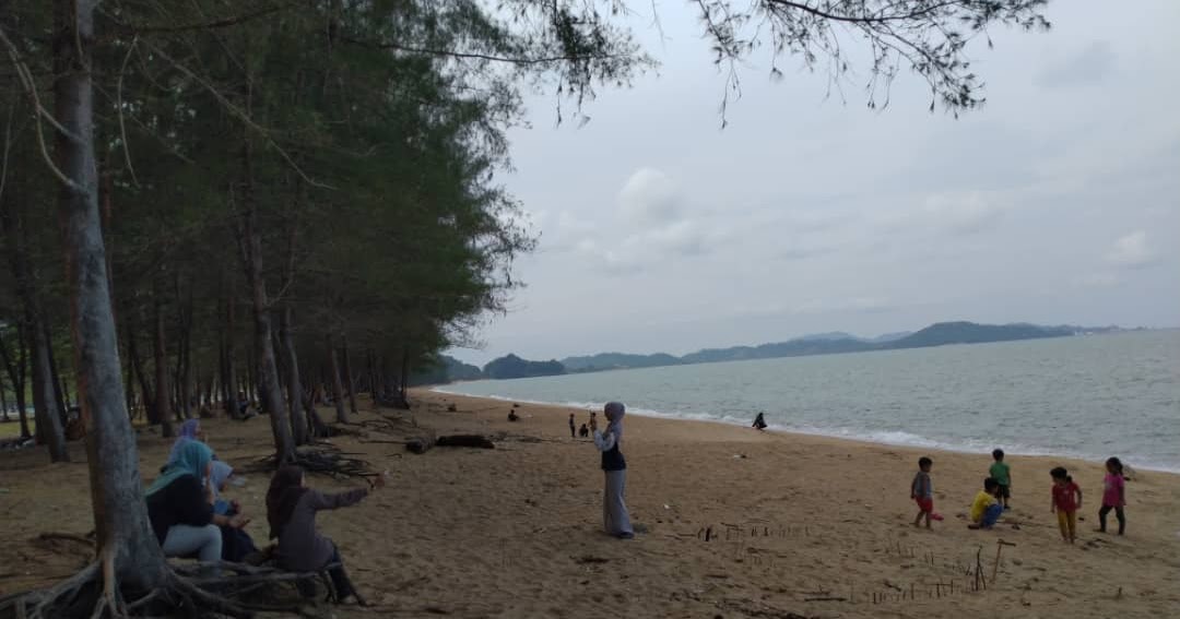 Pantai Teluk Mak Nik Kemaman Terengganu