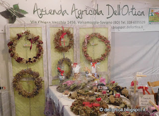 Sagra del tartufo a savigno ghirlande confetture tisane tarassaco ortica rose centrotavola per natale alla fattoria didattica dell ortica a Savigno Valsamoggia Bologna in Appennino Vicino Zocca