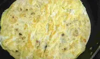 Cooked egg coated paratha for chicken roll
