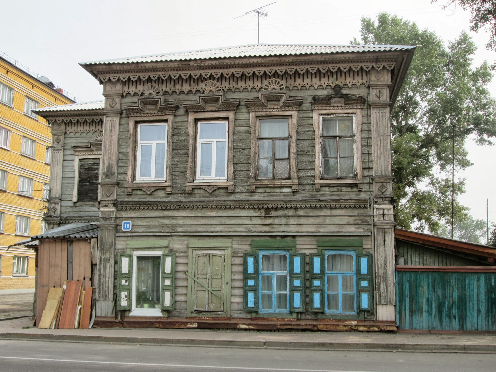 Gulliver's Nest: The Wooden Houses of Irkutsk