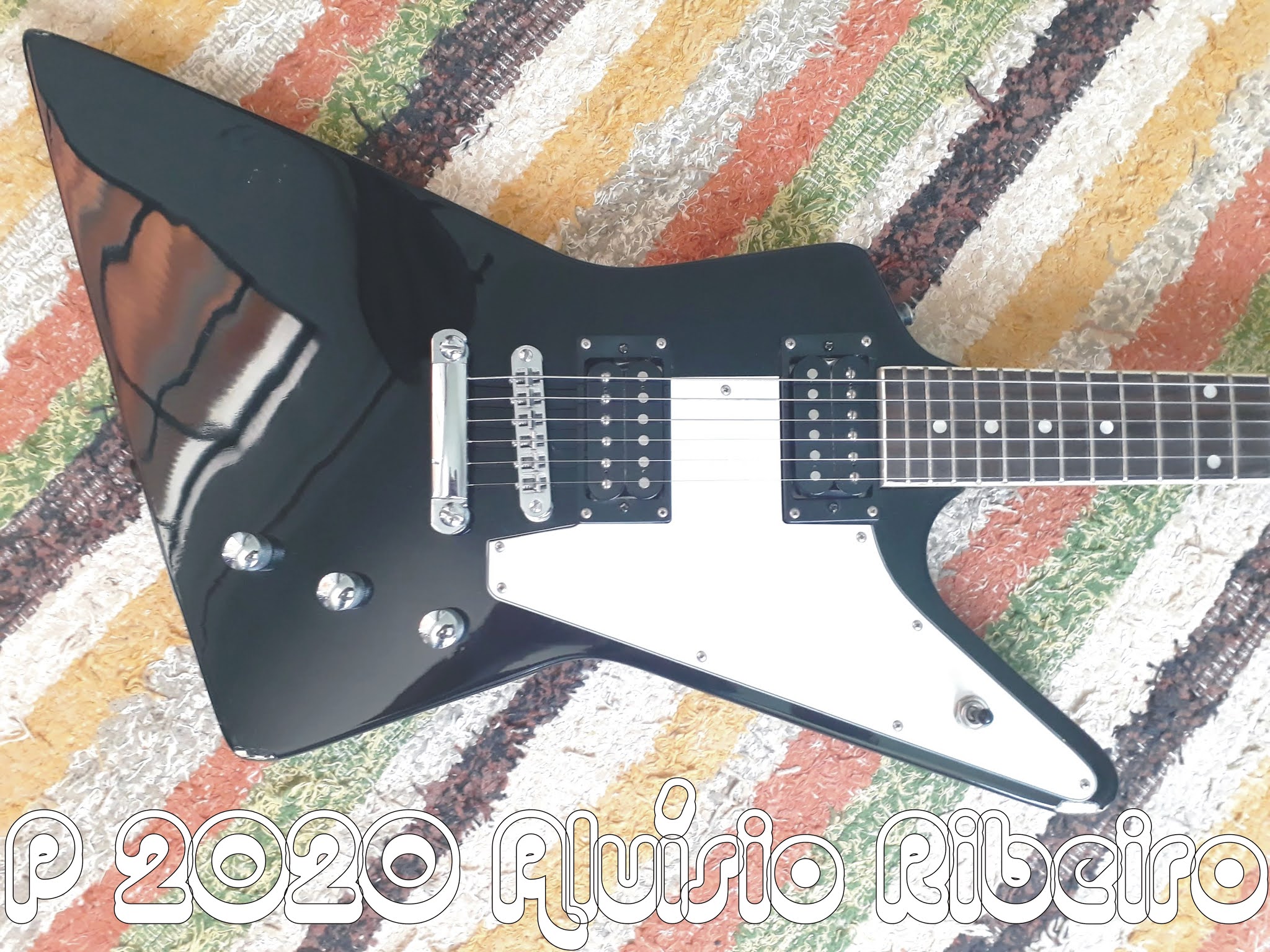 Instrumentos Musicais Aluísio Ribeiro (Alô Prado) Guitarra Dolphin Explorer anos 2010