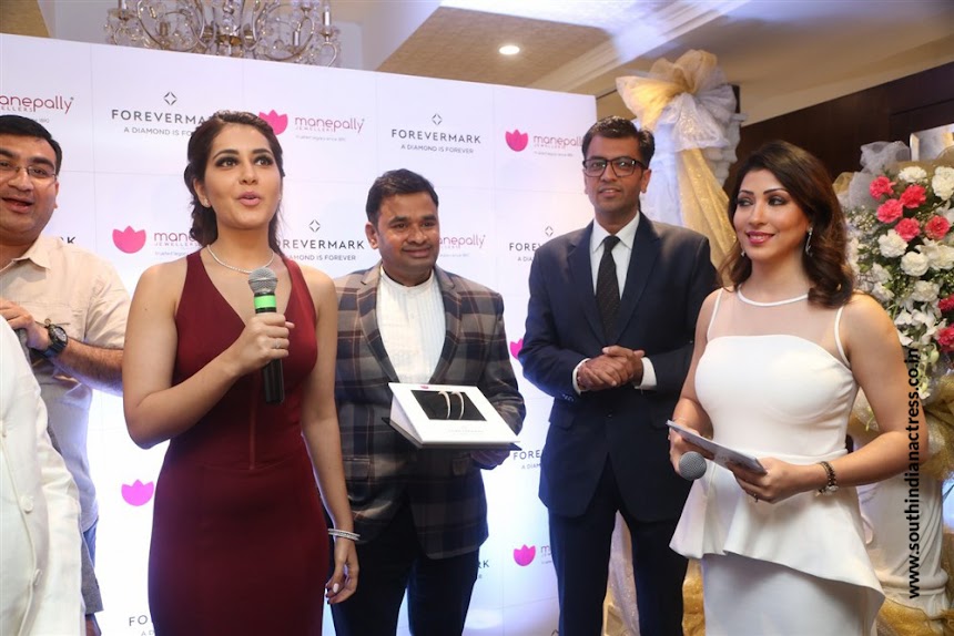 Raashi Khanna launches Forevermark Diamonds at Manepally Jewellers