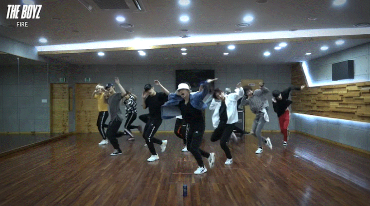 연습량 보이는 다인원 남돌의 불타오르네 커버 | 인스티즈