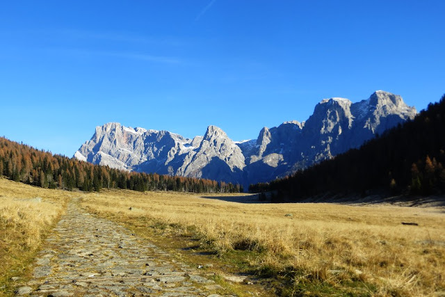 sentiero lago di calaita a san martino di castrozza