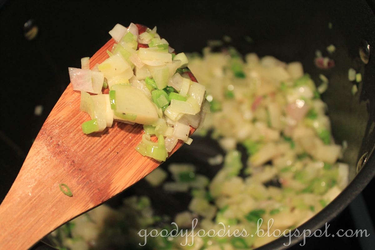 GoodyFoodies Recipe Leek, Onion and Potato Soup Vegetarian (Delia Smith) GoodyFoodies Recipe Leek, Onion and Potato Soup Vegetarian (Delia Smith)
