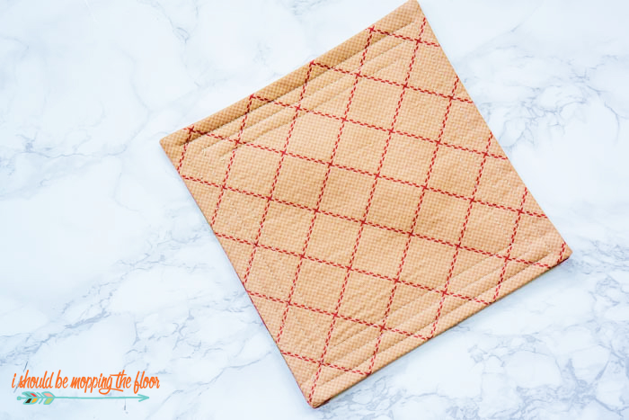 Easy Quilted Trivets | These trivets or hot pads make the perfect hostess gifts...or lovely addition to your own home.