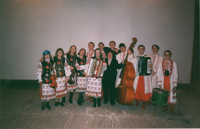 «Барви» в селі Вільна Терешківка (1990-ті)