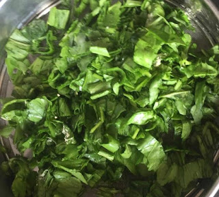 Cut the spinach Cut the spinach