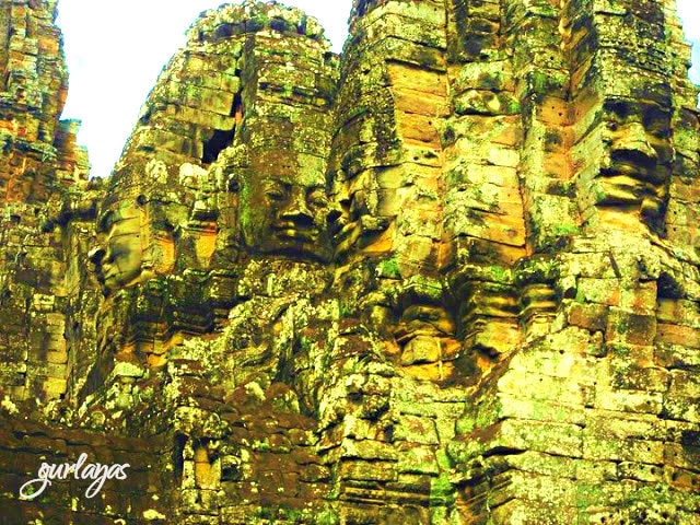 cheeck to cheek Bayon temple by gurlayas.blogspot.com